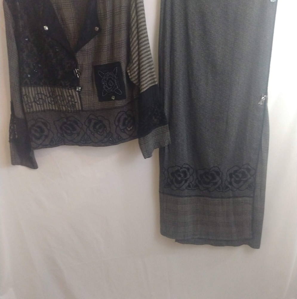 Faith Gray/Black Lace Floral Skirtset